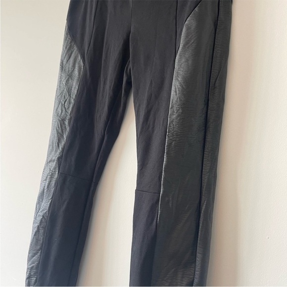 BISOU BISOU by Michele Bohbot black leggings w/
faux leather details. Large - Picture 5 of 15